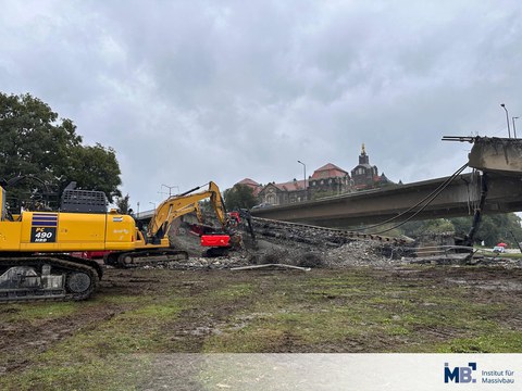 Foto zeigt Impressionen der eingestürzten Carolabrücke in Dresden 