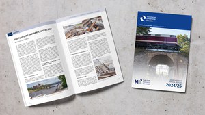 Der Jahresbericht 2024/2025 liegt aufgeblättet auf dem Hintergrund