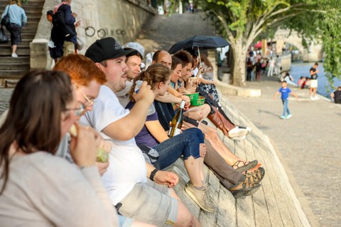 Abendessen an der Seine in Paris