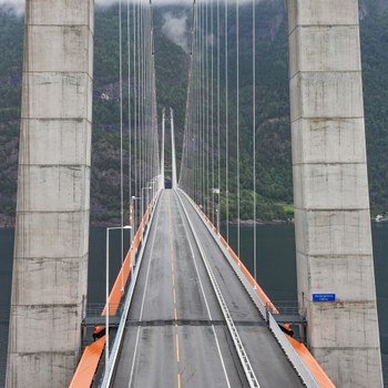 Foto zeigt die Hardangerbrücke