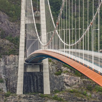 Foto zeigt die Hardangerbrücke