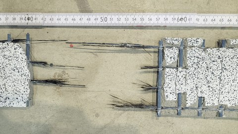 Tensile test on reinforcement embedded in concrete