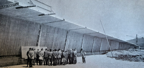 Agerbrücke in Österreich: Bau in Taktschiebebauweise, aus „Der Tiefbau, Heft 1, Januar 1966