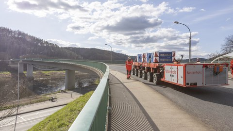 Impressionen Belastungstest Elbbrücke Bad Schandau im April 2025