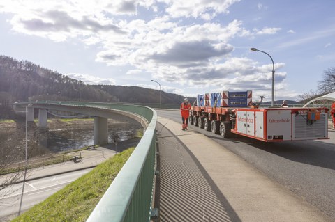 Impressionen Belastungstest Elbbrücke Bad Schandau im April 2025