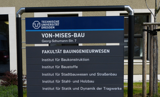 Schild Von-Mises-Bau