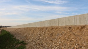 Deichbau an der Donau zwischen Straubiung und Vilshofen am 31.03.2016