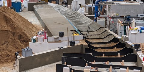 Modellierung der Hochwasserentlastungsanlage im physikalischen Modell