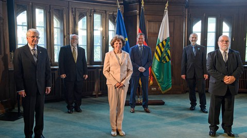 Preisträger des Bundesverdienstkreuzes in der sächsischen Staatskanzlei