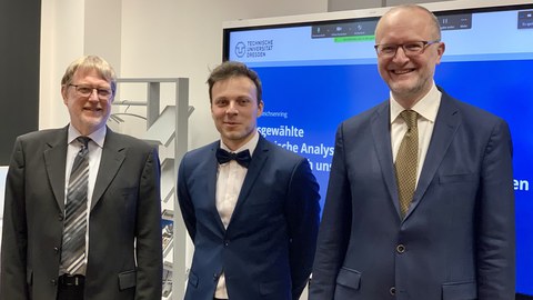 Promovend Leichsenring zwischen Professor Kaliske und Professor Herle