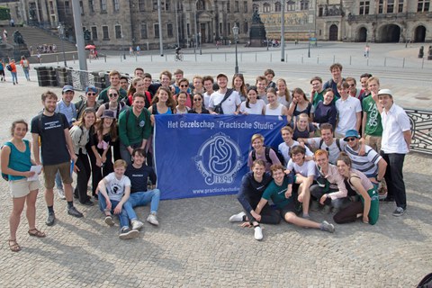 Gruppenbild vor der Kathedrale 