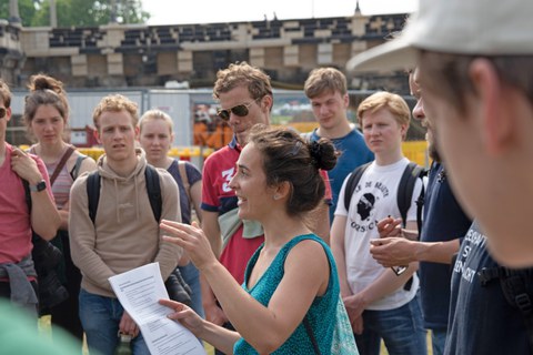 Charlotte Marx führt durch die Dresdner Innenstadt
