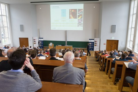 Gut gefüllter Hörsaal zur Stahlbaufachtagung 2019