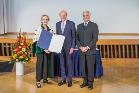 Gruppenbild mit der Rektorin 