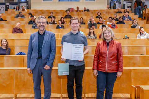 Gruppenbild vor dem Auditorium