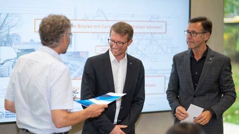 Gruppenbild mit dem Preisträger