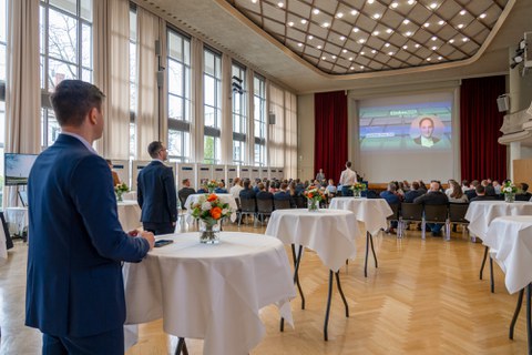 Blick in den voll besetzten Dülfersaal
