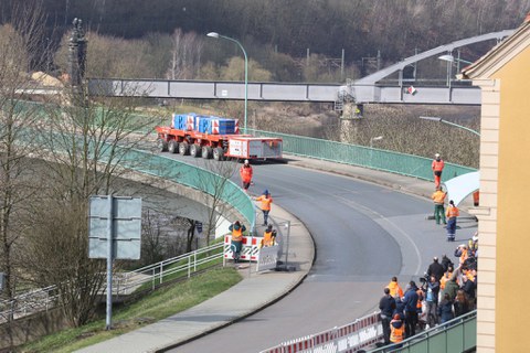 Ansicht der Brücke mit Testfahrzeug