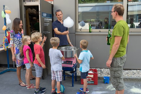Zuckerwattestand beim Sommerfest