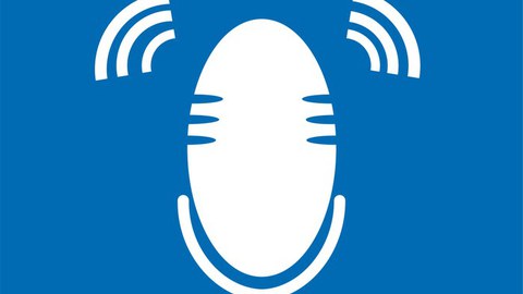 weißes Mikrofon auf blauen HIntergrund