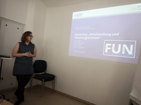 Nicole beim Vortrag