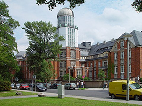Beyer-Bau der TU Dresden