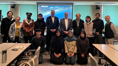 Group picture with Prof. Daniel Karthe and Prof. Jürgen Stamm