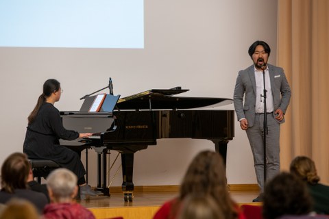 Koreanisches Duo Jisu Park und Sukwoo Kang