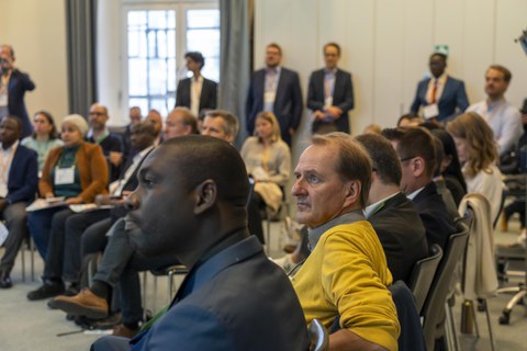Participants of the "Navigating Uncertainty" session, including the President of the German Environment Agency, Prof. Dr. Dirk Messner.