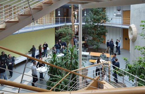 Kaffeepause im Foyer des Judeichbaus 