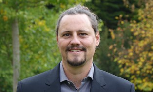 Prof. Lukas Giessen
