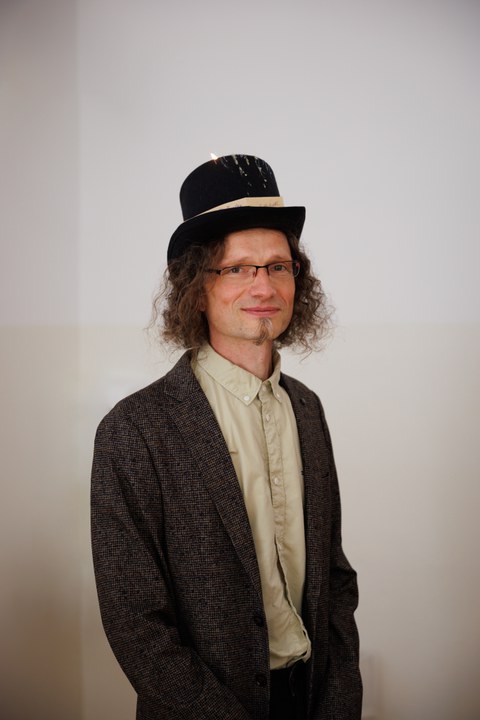 Portrait von Martin Baumann mit Doktorhut
