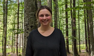 Pia Bradler im Gelände