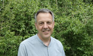 C. Schönbach