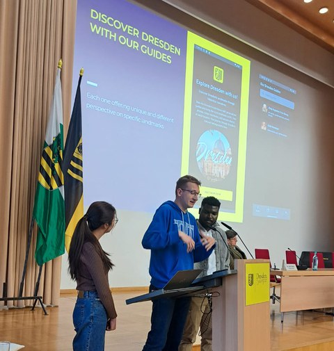 Präsentation Digitale Welten 2025