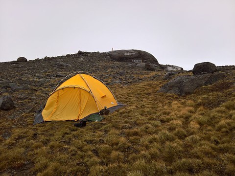 GNSS-Punkt NUP1: Feldlager zum Aufbau der neuen Permanentstation