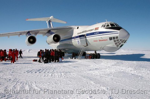  In 6h von Kapstadt in die Antarktis an Bord einer IL 76TD. Kurz nach der Landung in Novolazarevskaya/Airbase.