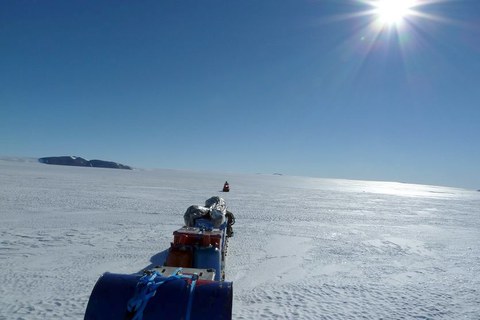 Fahrt mit dem Skidoo zum Feldcamp