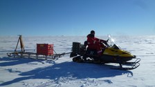 Messfahrt mit auf dem Nansen-Schlitten montierter GPS-Antenne