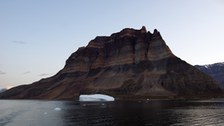 das sogenannte Teufelsschloss im Kejser Franz Joseph Fjord 