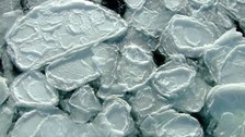  Vorbote des Winters: neugebildetes, sog. Pfannkucheneis 