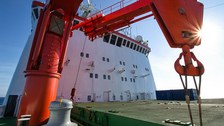 Polarstern, Kran und Brücke