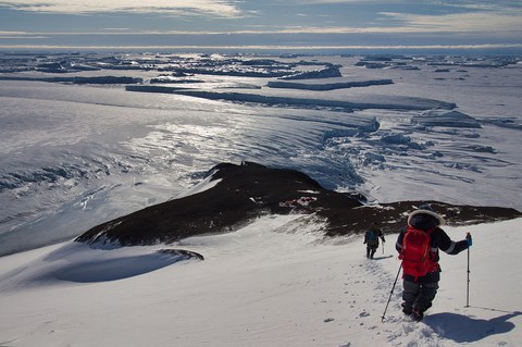 Descent-from-Gaussberg-Peak