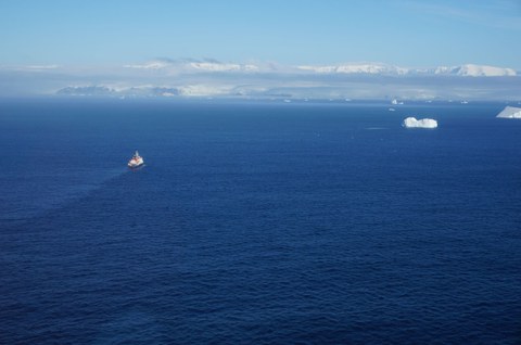 FS Polarstern vor der Antarktischen Halbinsel