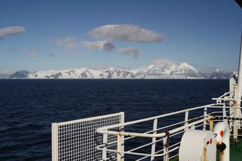 FS Polarstern vor der Antarktischen Halbinsel