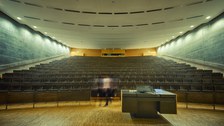 leere Hörsaal im Hörsaalzentrum aus der Perspektive des Dozierenden