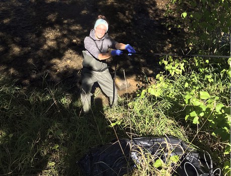 Projektpartner bei Wasserprobenahme