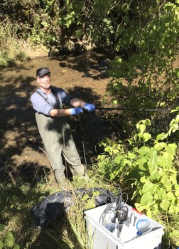 Projektpartner bei Wasserprobenahme