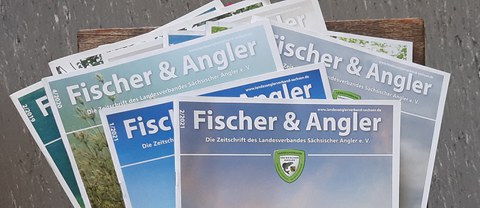 Stapel aus Verbandszeitschriften "Fischer&Angler" 