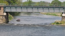 Messfahrt auf der Freiberger Mulde (Durchfahrt Eisenbahnbrücke bei Leisnig)